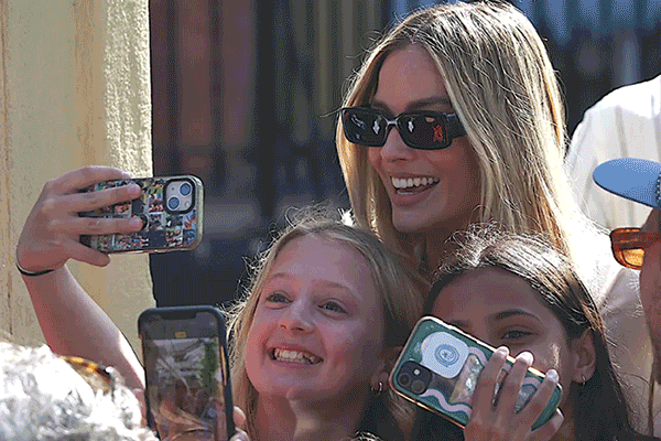 https://www.hospitalitydirectory.com.au/images/industry_news_images/2023/November/Margot-Robbie.gif