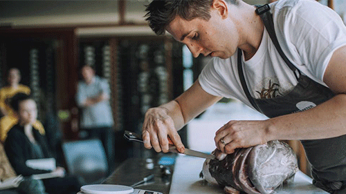 https://www.hospitalitydirectory.com.au/images/industry_news_images/2023/October/Josh-Niland.gif