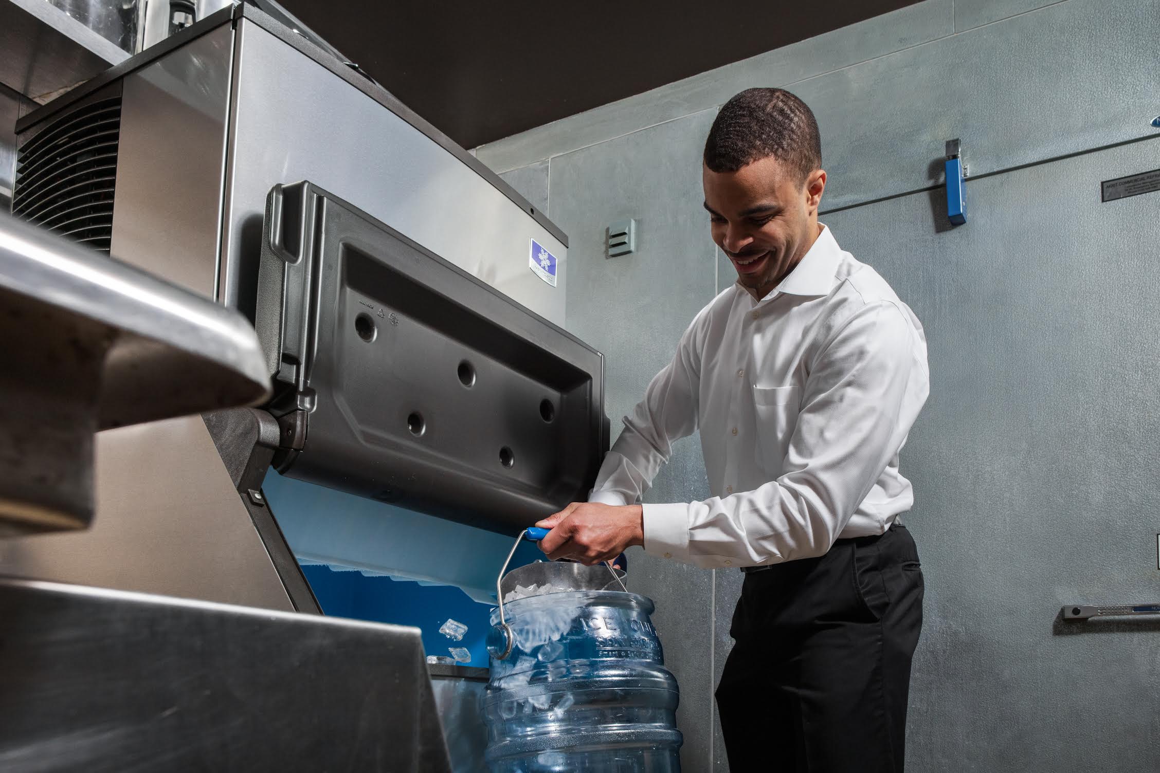 https://www.hospitalitydirectory.com.au/images/product_images/Baker-Refrigeration/Product-News/2024/2024Jul04_The-Right-Ice-Machine/Baker_Choose-the-right-ice-machine2.jpg