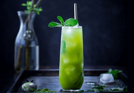 Lemon and mint frink in glass