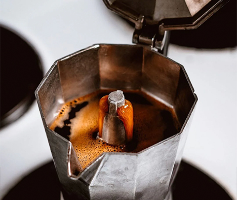 https://www.hospitalitydirectory.com.au/images/product_images/Little-Italy-Coffee-Roasters/Product-News/2024/2024May21_Mokapot-Starter-Kit/LICR_Mokapot-Starter-Kit2.jpg